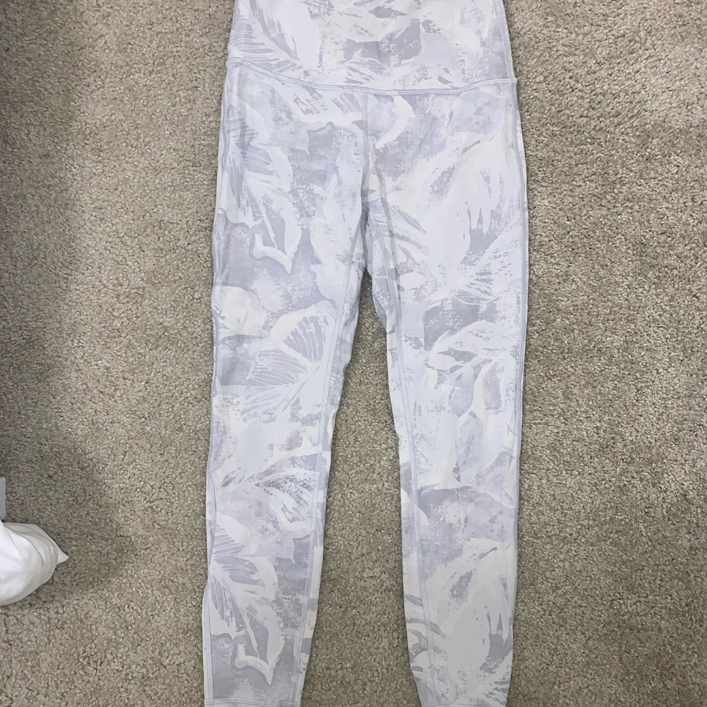 Lululemon Wunder Under legging Size 6